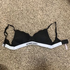 Victoria’s Secret - No Wire Black Bra - 32A